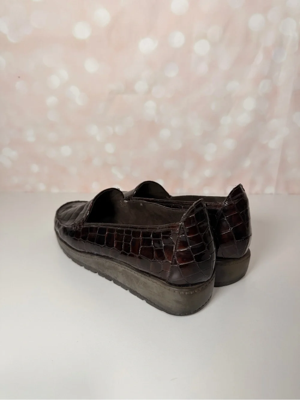 STUART WEITZMAN Maroon Leather Croc Loafer
